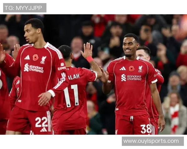 赫拉芬贝赫在禁区外遭铲倒主裁未判罚比赛继续进行引发争议 赫拉芬贝赫在禁区外遭铲倒主裁未判罚比赛继续进行引发争议