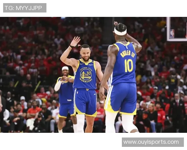 勇士与太阳首发阵容解析库里巴特勒领衔对决精彩瞬间回顾 勇士与太阳首发阵容解析库里巴特勒领衔对决精彩瞬间回顾