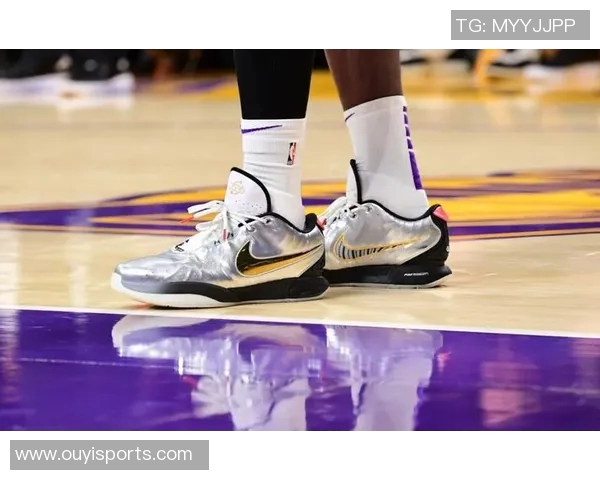 里夫斯绝杀球场宣传新款AR3日落配色球鞋将于11月1日正式上市 里夫斯绝杀球场宣传新款AR3日落配色球鞋将于11月1日正式上市