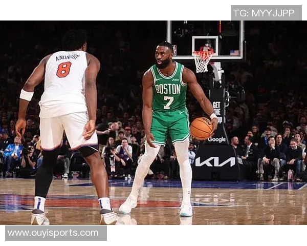 杰伦布朗半场表现出色13投8中贡献18分5助攻正负值高达5 杰伦布朗半场表现出色13投8中贡献18分5助攻正负值高达5