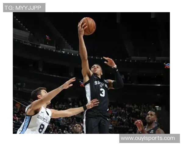 凯尔登半场表现出色6投4中贡献11分5篮板1助攻正负值高达16