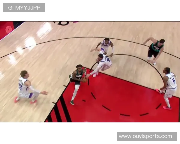 开拓者官方分享凯勒布乐福离开球馆时携篮球的温馨瞬间 开拓者官方分享凯勒布乐福离开球馆时携篮球的温馨瞬间